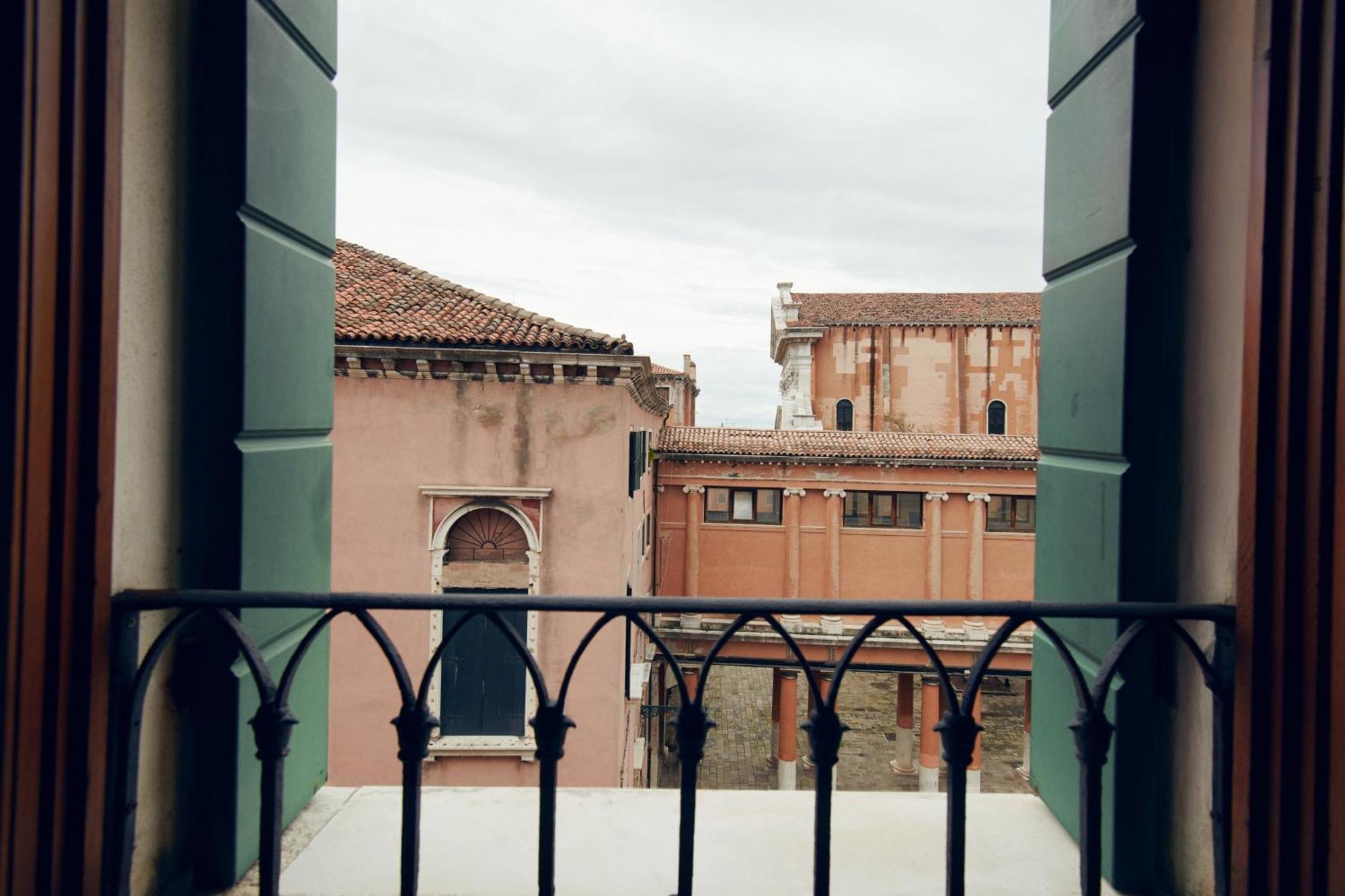 Palazzo Contarini Della Porta Di Ferro * Venecia